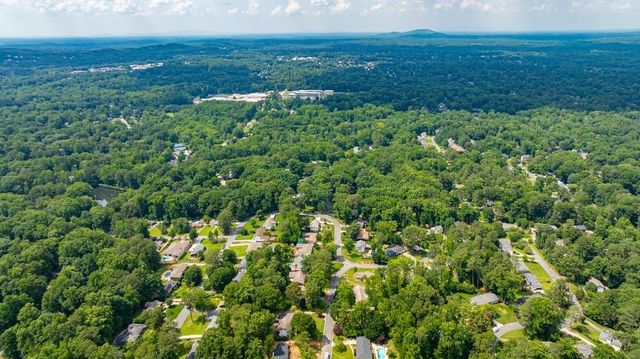 240 E Valley Drive, Marietta, GA 30068