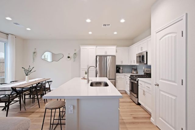 3926 Dedication Dr, Turlock, CA 95382