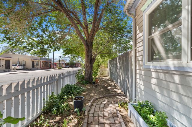 517 Coal Avenue SE, Albuquerque, NM 87102