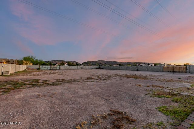 5343 W WHISPERING WIND Drive, Glendale, AZ 85310