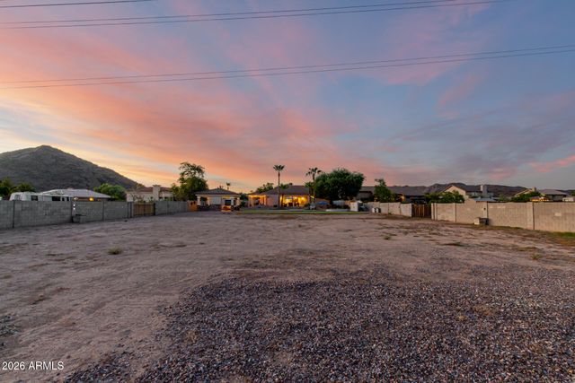 5343 W WHISPERING WIND Drive, Glendale, AZ 85310