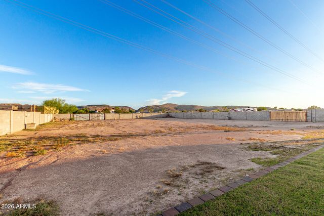 5343 W WHISPERING WIND Drive, Glendale, AZ 85310