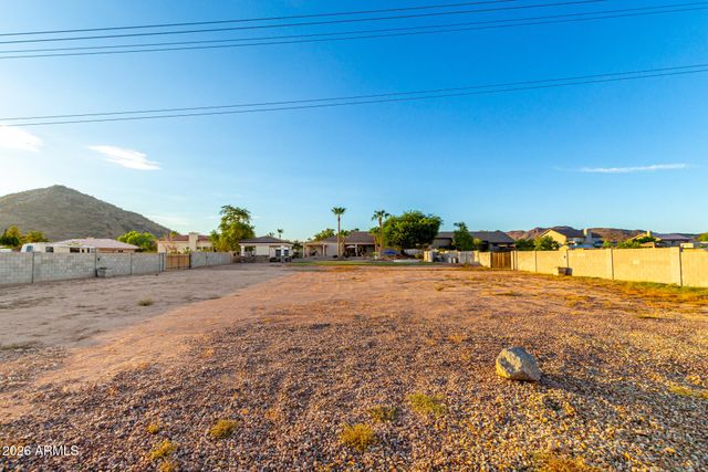 5343 W WHISPERING WIND Drive, Glendale, AZ 85310