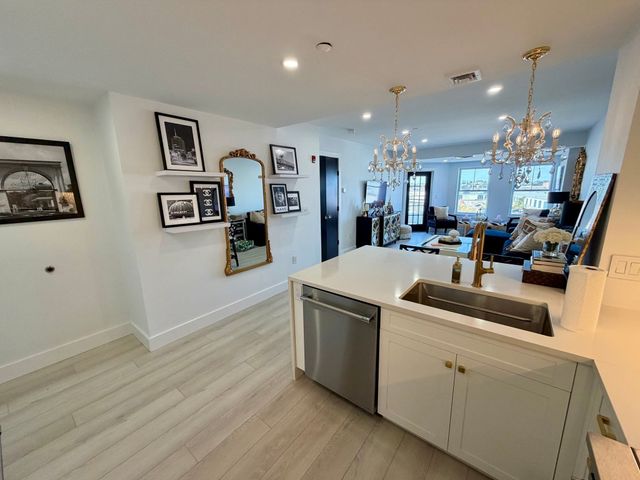 10 Seaport Dr 2617, Quincy, MA 02171