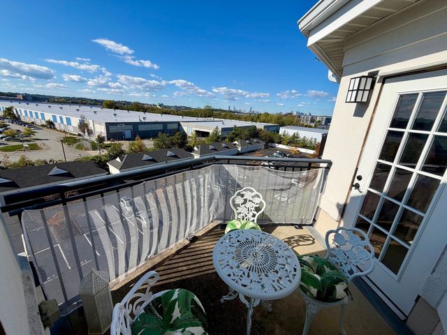 10 Seaport Dr 2617, Quincy, MA 02171