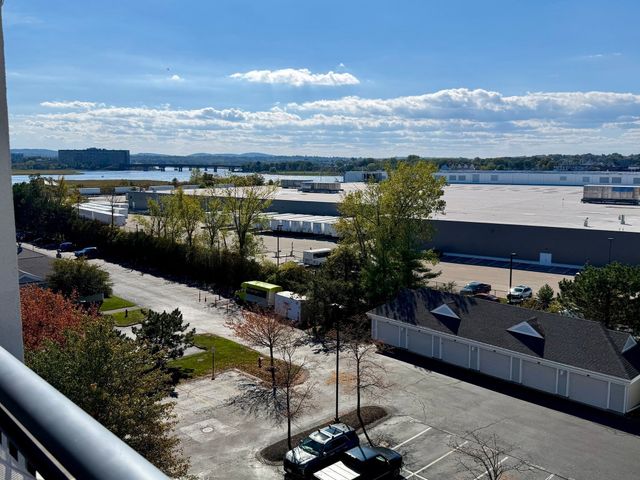10 Seaport Dr 2617, Quincy, MA 02171