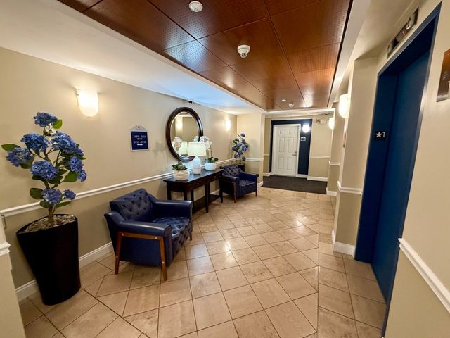 10 Seaport Dr 2617, Quincy, MA 02171