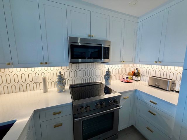 10 Seaport Dr 2617, Quincy, MA 02171