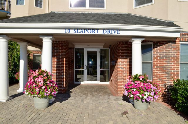 10 Seaport Dr 2617, Quincy, MA 02171