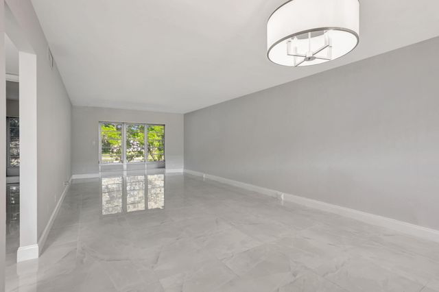 2202 Lucaya Bend G2, Coconut Creek, FL 33066