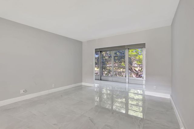 2202 Lucaya Bend G2, Coconut Creek, FL 33066