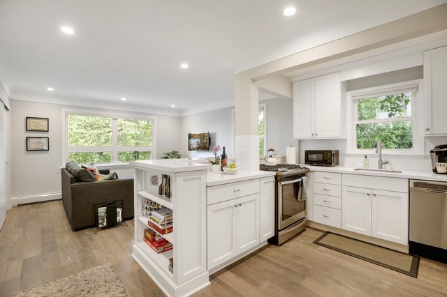 4214 Queen Avenue S, Minneapolis, MN 55410