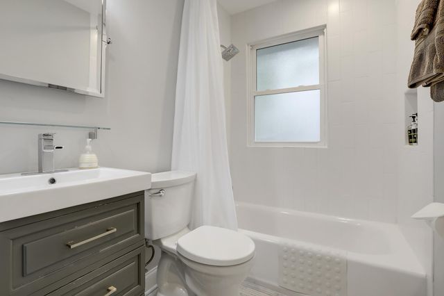 4214 Queen Avenue S, Minneapolis, MN 55410