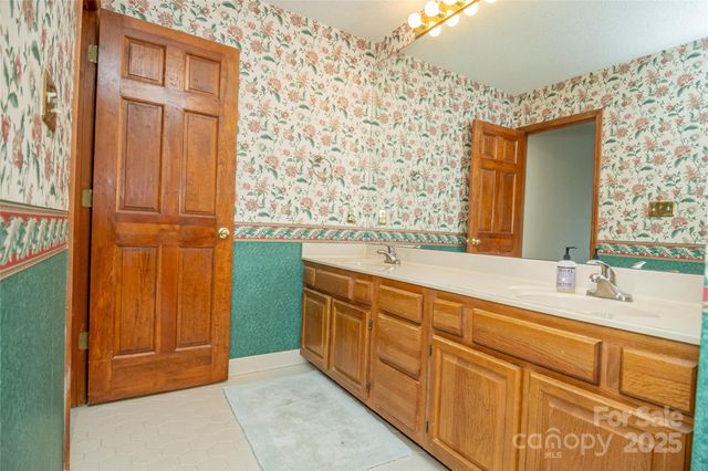 603 NE 29th Avenue 123, Hickory, NC 28601