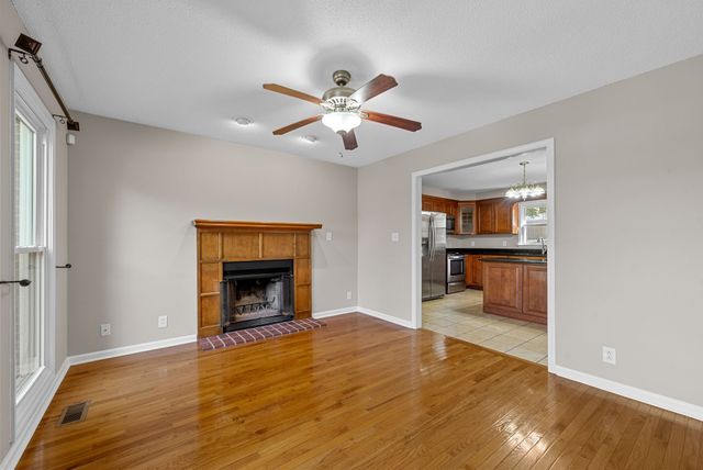 1119 Stonebrook Dr, Clarksville, TN 37042