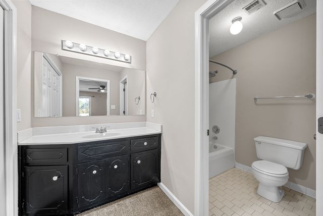 1119 Stonebrook Dr, Clarksville, TN 37042