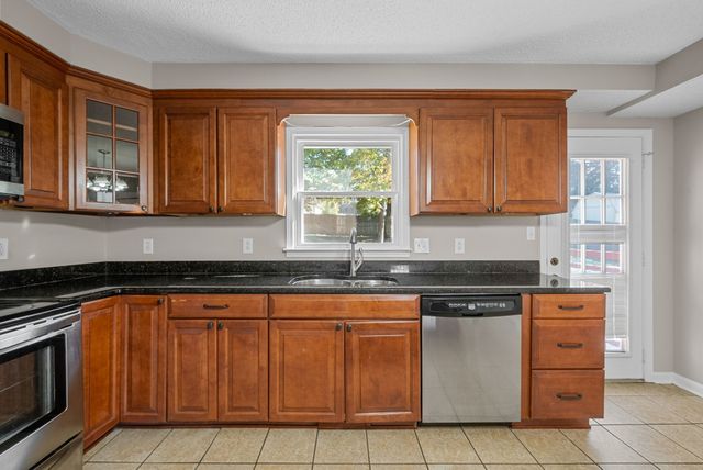 1119 Stonebrook Dr, Clarksville, TN 37042