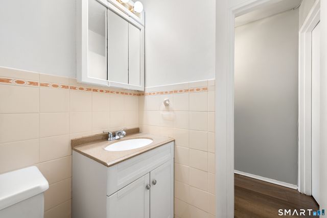 125 Lawn Avenue B6, Stamford, CT 06902