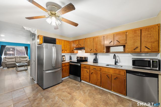 125 Lawn Avenue B6, Stamford, CT 06902