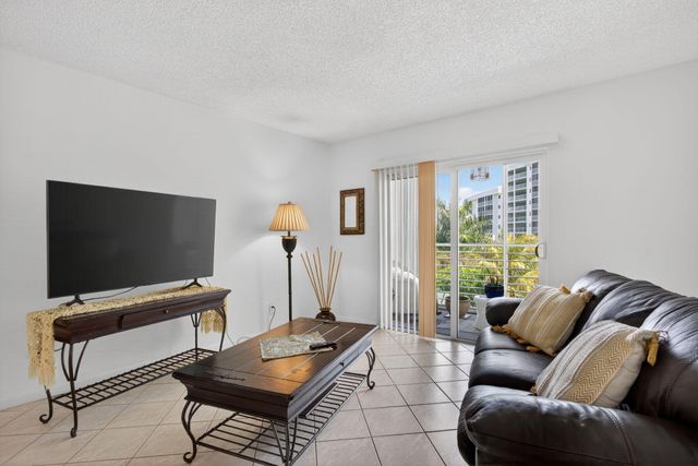 2731 NE 14th Street Causeway 405, Pompano Beach, FL 33062