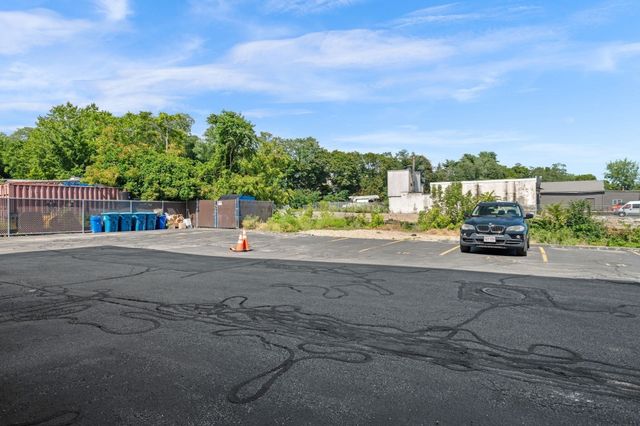 107 Foster St 304, Peabody, MA 01960