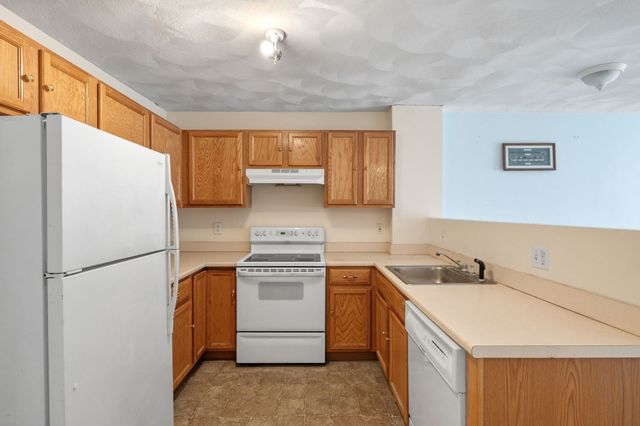 107 Foster St 304, Peabody, MA 01960