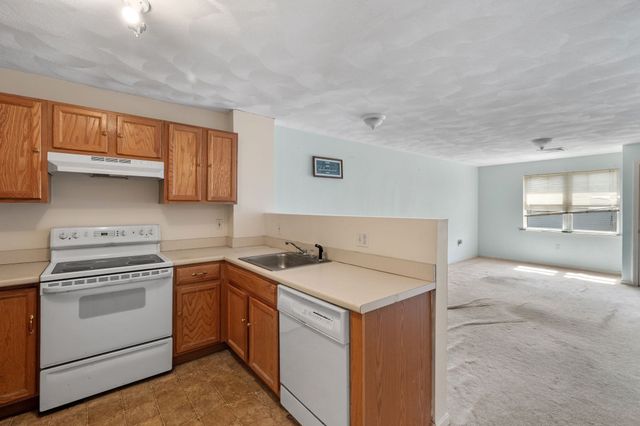 107 Foster St 304, Peabody, MA 01960