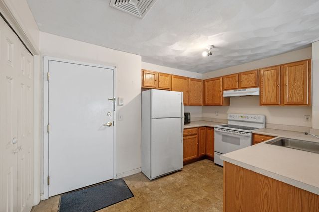 107 Foster St 304, Peabody, MA 01960