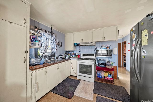 87-879 Apuupuu Road, Waianae, HI 96792