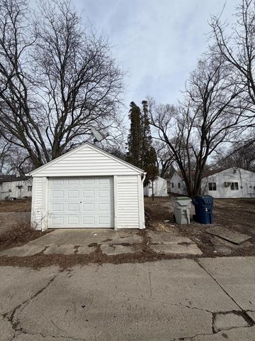 5791 N 32nd STREET, Milwaukee, WI 53209