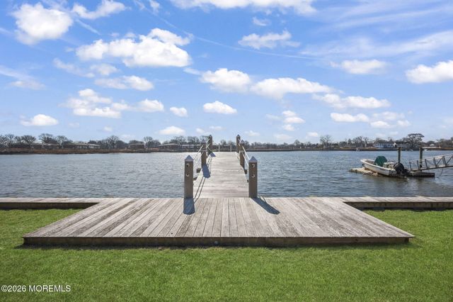 66 Seneca Place, Oceanport, NJ 07757