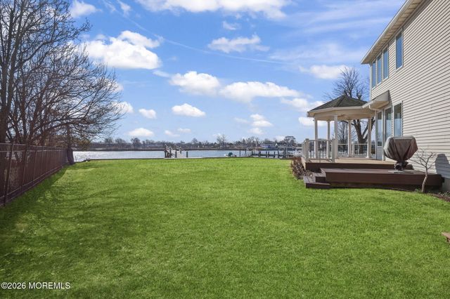 66 Seneca Place, Oceanport, NJ 07757