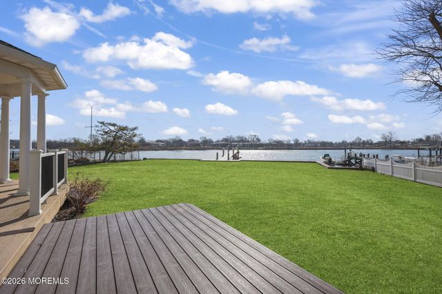 66 Seneca Place, Oceanport, NJ 07757