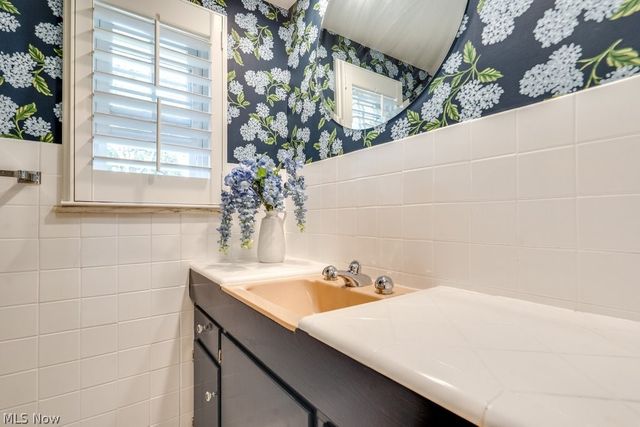 22212 E Byron Road, Shaker Heights, OH 44122