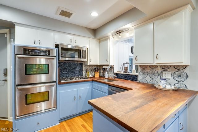 22212 E Byron Road, Shaker Heights, OH 44122