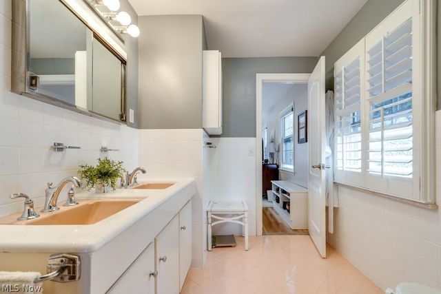 22212 E Byron Road, Shaker Heights, OH 44122