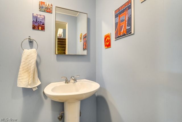 22212 E Byron Road, Shaker Heights, OH 44122
