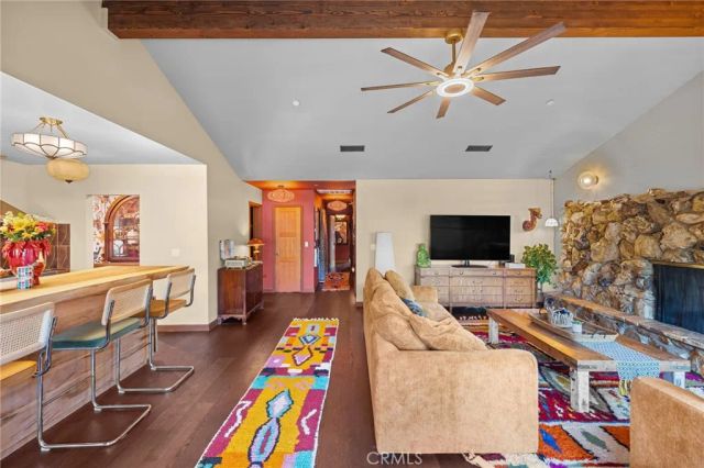 437 N Parish Pl., Burbank, CA 91506