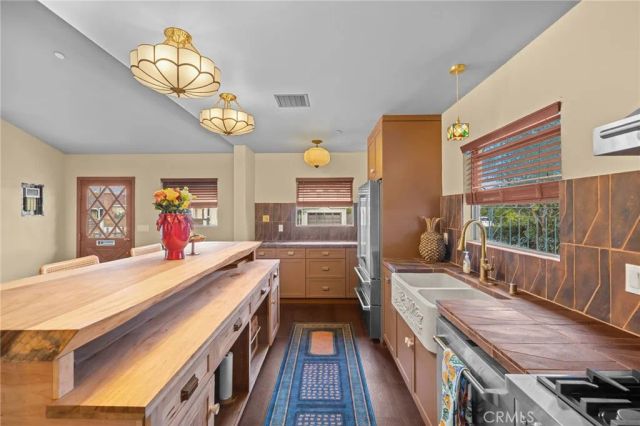 437 N Parish Pl., Burbank, CA 91506