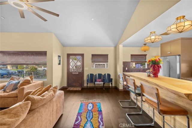 437 N Parish Pl., Burbank, CA 91506