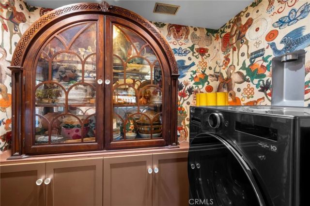 437 N Parish Pl., Burbank, CA 91506