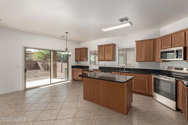 9144 S Whispering Pine Drive, Tucson, AZ 85756