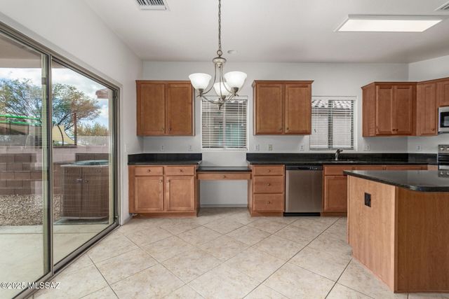 9144 S Whispering Pine Drive, Tucson, AZ 85756