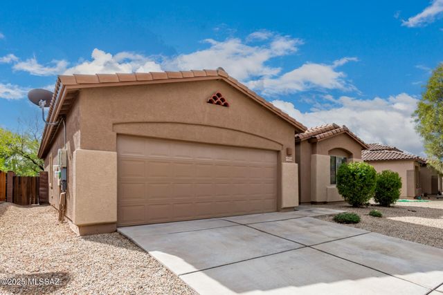 9144 S Whispering Pine Drive, Tucson, AZ 85756