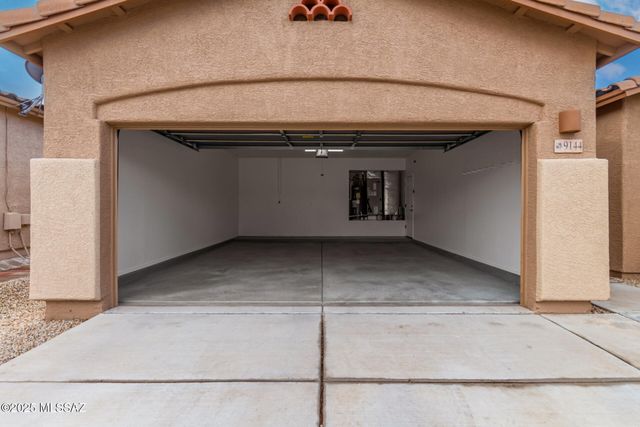 9144 S Whispering Pine Drive, Tucson, AZ 85756