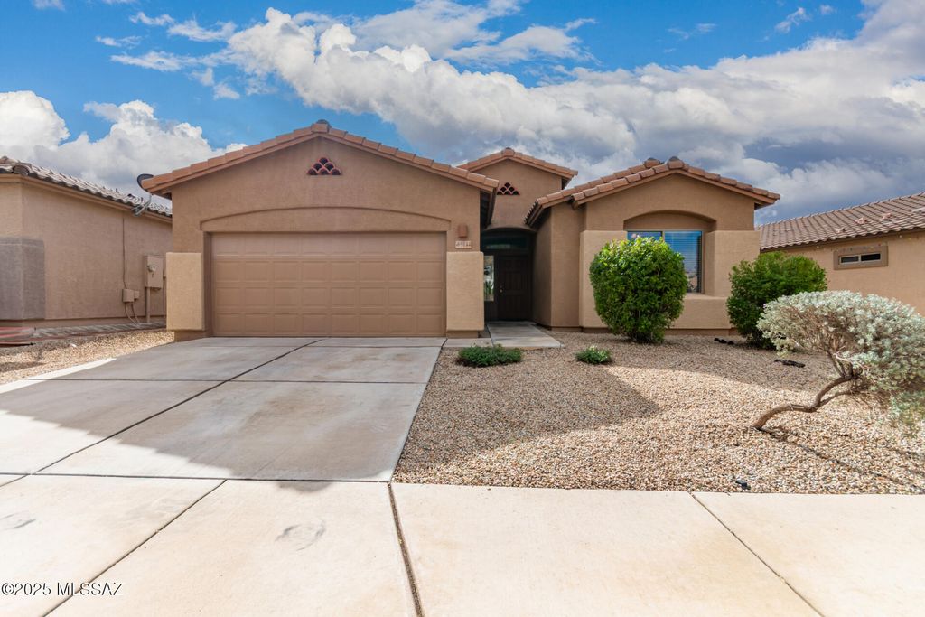 9144 S Whispering Pine Drive, Tucson, AZ 85756