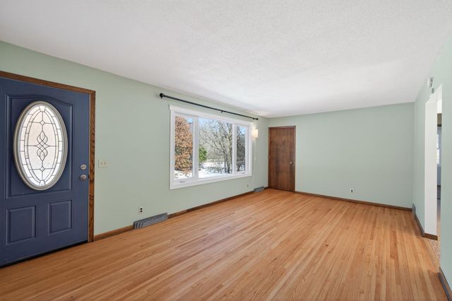 1218 Klondike Drive NE, Cedar, MN 55011