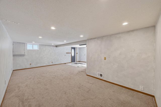 1218 Klondike Drive NE, Cedar, MN 55011