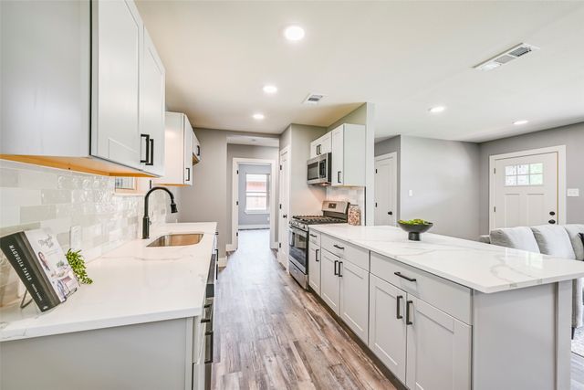 2609 Inadale Avenue, Dallas, TX 75228