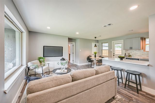 2609 Inadale Avenue, Dallas, TX 75228